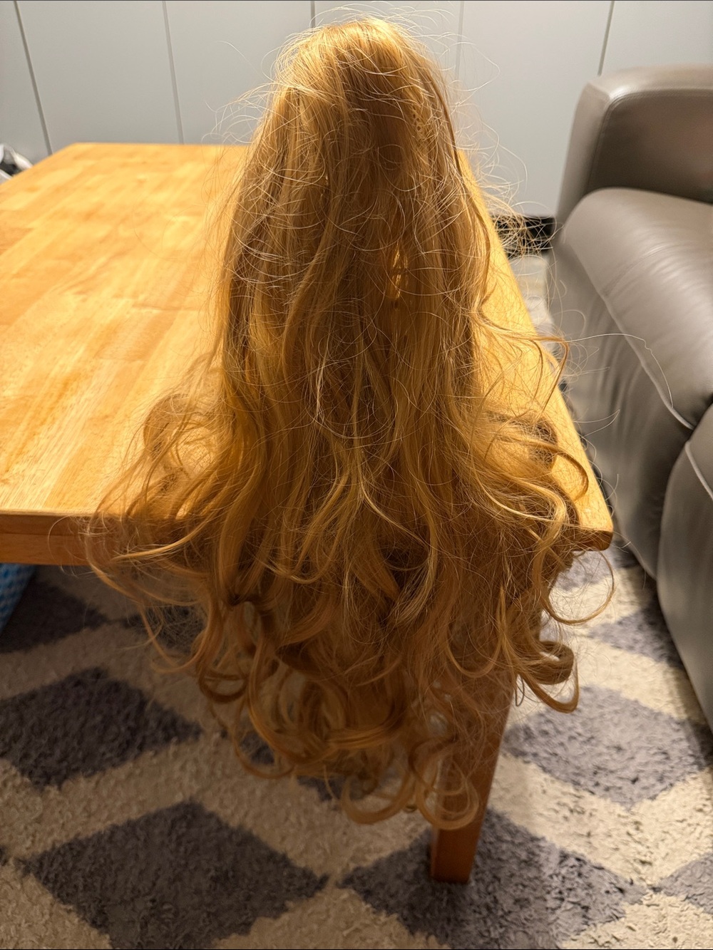 Long Curly Blonde Women's Wig - Soft Golden Tone